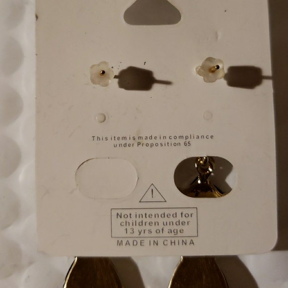 BLACK EARRINGS - Picture 4 of 4